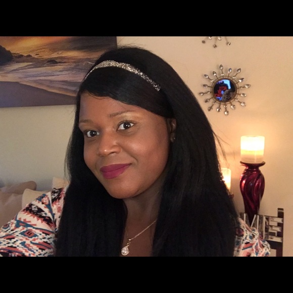 Meet your Posher, Fefe - Picture 2 of 6